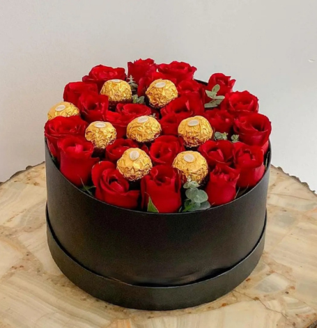 Caixa de rosas vermelhas com chocolates Caixa de rosas vermelhas com chocolates