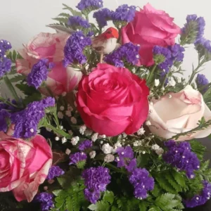 arranjo com 6 rosas