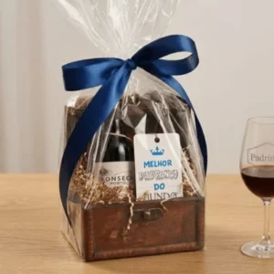 kit presente para padrinhos com mini garrafa chaveiro, baú e copo shot