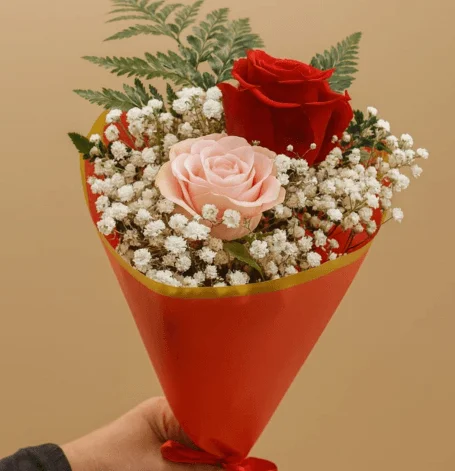 ramo com duas rosas